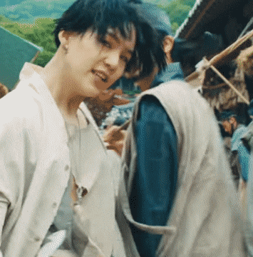 Xem MV “Daechwita” (Agust D - Suga BTS) để biết cả nhà Big Hit thương nhau như thế nào! ảnh 1