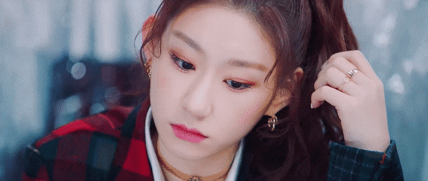 Chaeyeon (IZ*ONE) - Chaeryeong (ITZY): Cùng xuất phát điểm liệu tương lai có cùng rực rỡ? ảnh 7