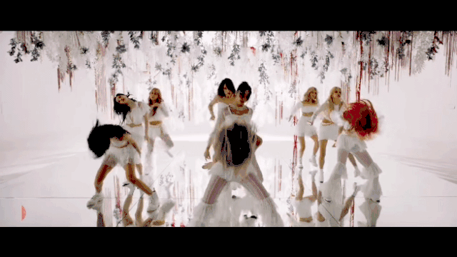 TWICE “thôi miên” fan, khoe vũ đạo khó nhằn trong MV “More & More” ảnh 2