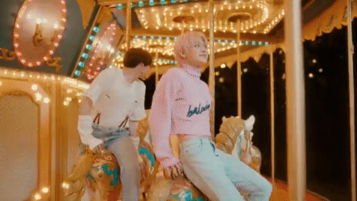 Mặc crop top hồng trong MV “Blue Hour”, Yeonjun (TXT) khiến mạng xã hội dậy sóng ảnh 1
