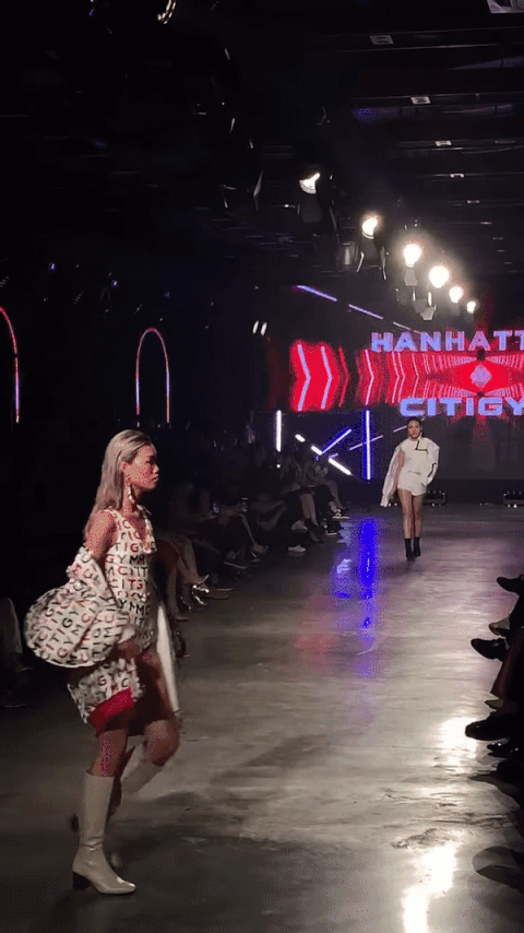 Hot girl “trứng rán cần mỡ” tiết lộ đôi chân dài “khủng” hơn cả Hoa hậu khiến dân mạng choáng váng ảnh 1