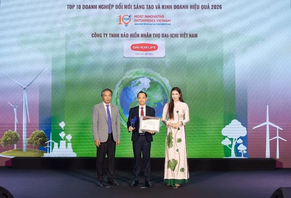 Ông Tạ Văn Thái nhận giải Top 10 Doanh nghiệp Đổi mới Sáng tạo &amp; Kinh doanh Hiệu quả 2026 – Ngành bảo hiểm