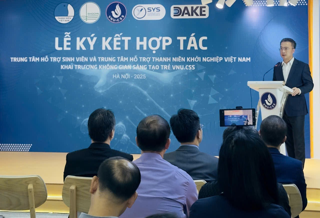 Đồng chí Nguyễn Tường Lâm, Bí thư Trung ương Đoàn, Chủ tịch Hội Liên hiệp Thanh niên Việt Nam phát biểu chỉ đạo hoạt động của Đề án “Nâng cao năng lực kinh doanh số cho 20 triệu thanh niên Việt Nam”. img-1763044947223-1763044977740.jpg