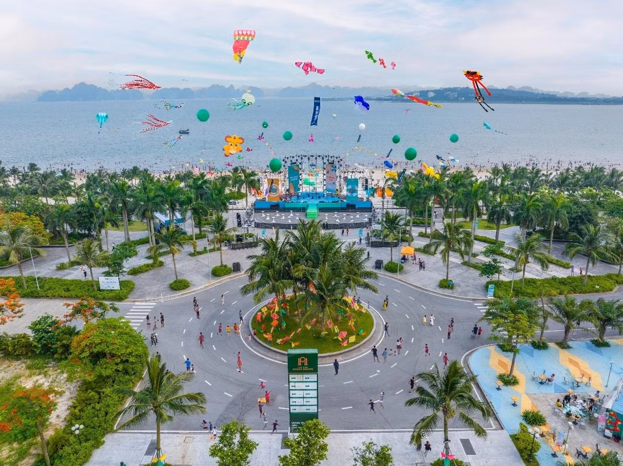 Lễ hội diều tại quảng trường biển, Bán đảo 2, Khu đô thị vịnh biển Halong Marina