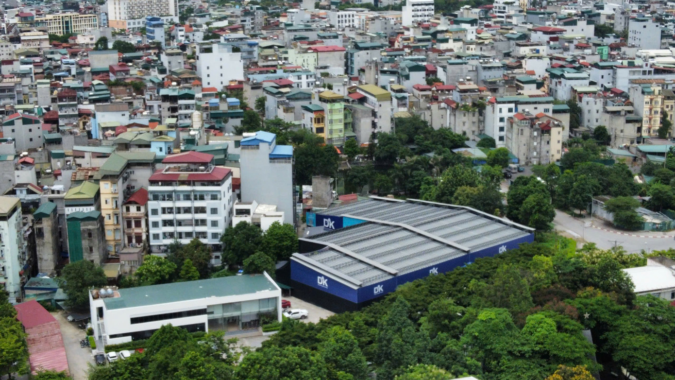Trao đổi với Tiền Phong, lãnh đạo UBND phường Định Công cho biết - dự án Khu đô thị mới Đại Kim được TP Hà Nội điều chỉnh chủ trương đầu tư hồi tháng 3/2025. Thời gian tới, UBND phường sẽ đôn đốc chủ đầu tư thực hiện dự án theo tiến độ được duyệt để đưa các công trình vào sử dụng... Dự kiến tháng 9, chủ đầu tư sẽ khởi công khu cao tầng. z6810045693602-7ae0e6976fe9f08ba53aab827a633e53.jpg