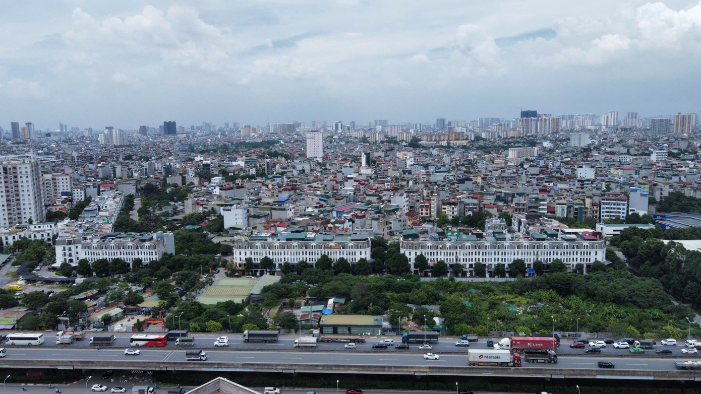 Theo đồ án Điều chỉnh cục bộ Quy hoạch chi tiết Khu đô thị mới Đại Kim, tỷ lệ 1/500 tại ô đất ký hiệu CT3 được phê duyệt, khu đất này có diện tích 29.034m2, được điều chỉnh tăng mật độ xây dựng từ 33% lên 40%; tầng cao công trình từ 18-20-22 tầng lên thành 33 tầng; dân số từ 3.103 người lên 3.507 người; số căn hộ từ 776 căn lên tối đa 1.168 căn. z6810045676969-b6b951ce7734897c2369eb42157696a2.jpg