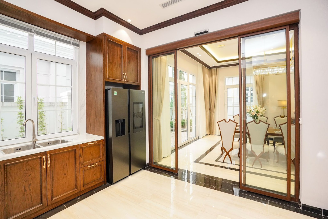 Cửa nhôm kính cao cấp Eurowindow giúp chống ồn hiệu quả.