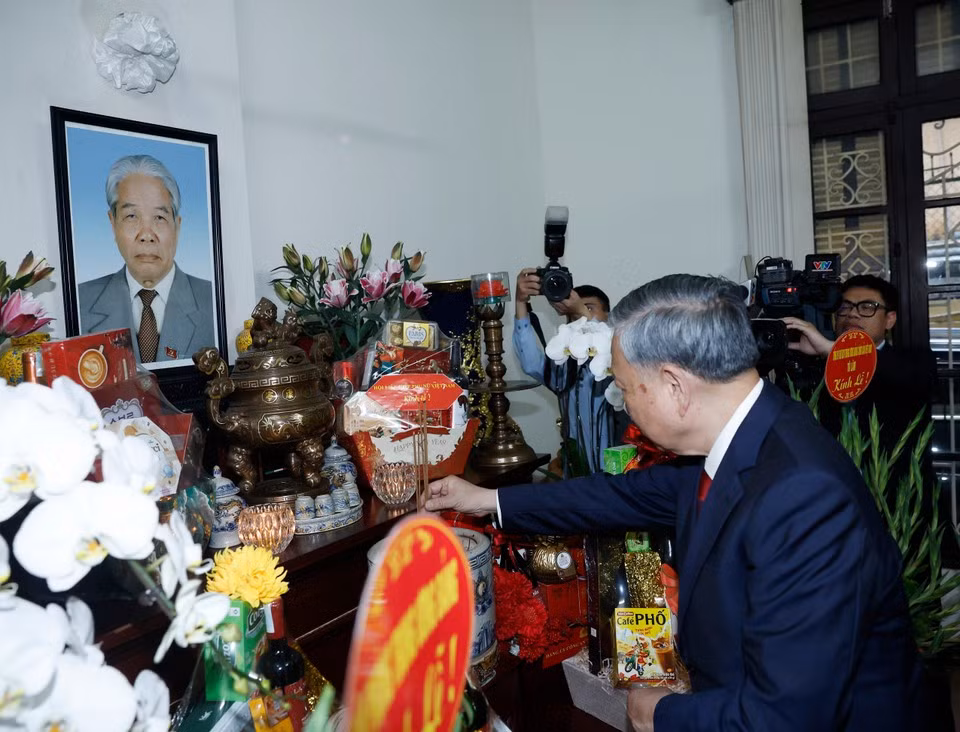 tong-bi-thu-thap-huong-tuong-nho-cac-dong-chi-lanh-dao-dang-nha-nuoc-da-tu-tran14.jpg