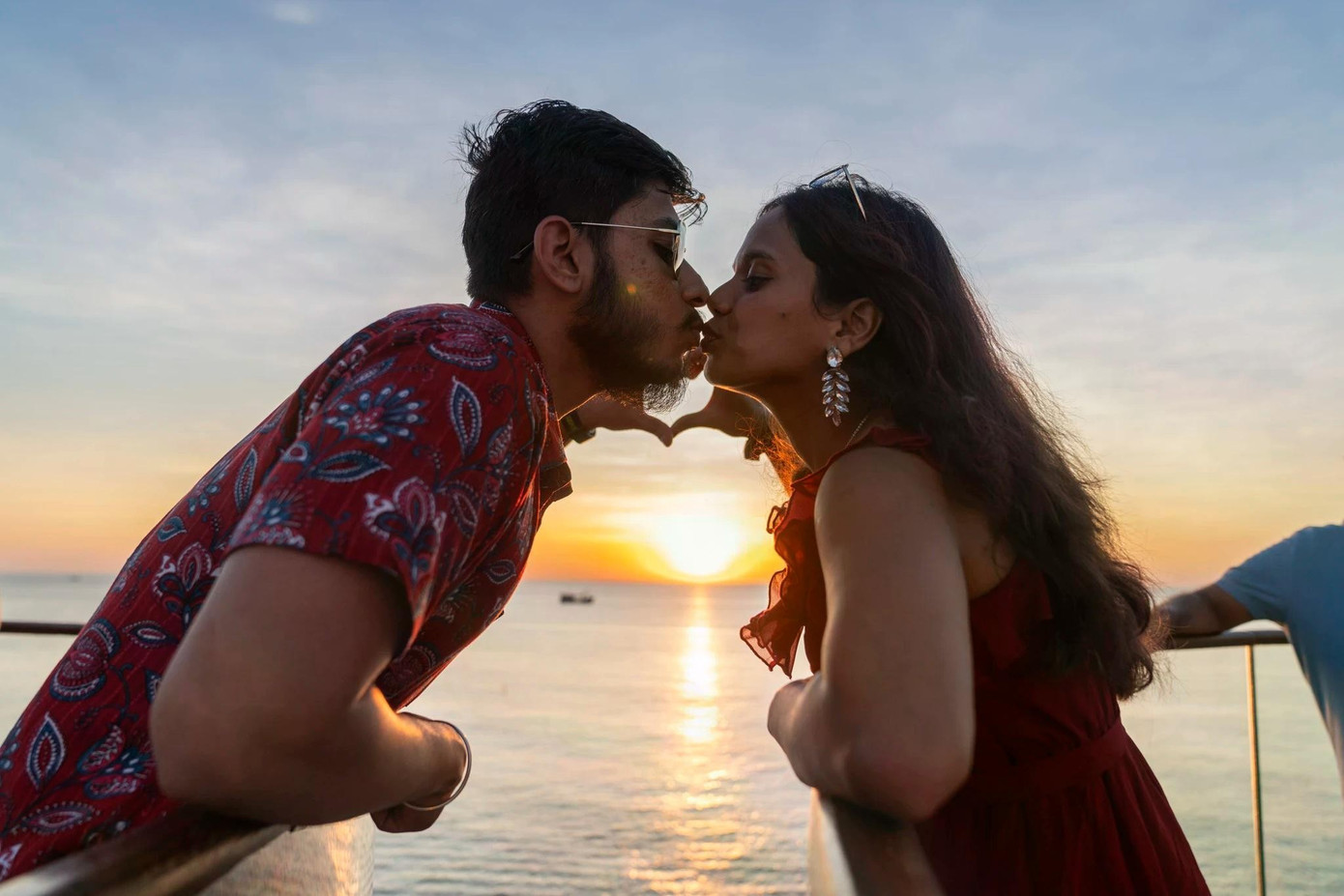 Du khách Ấn Độ check-in hoàng hôn Phú Quốc, tháng 12/2025. Ảnh: Linh Huỳnh.