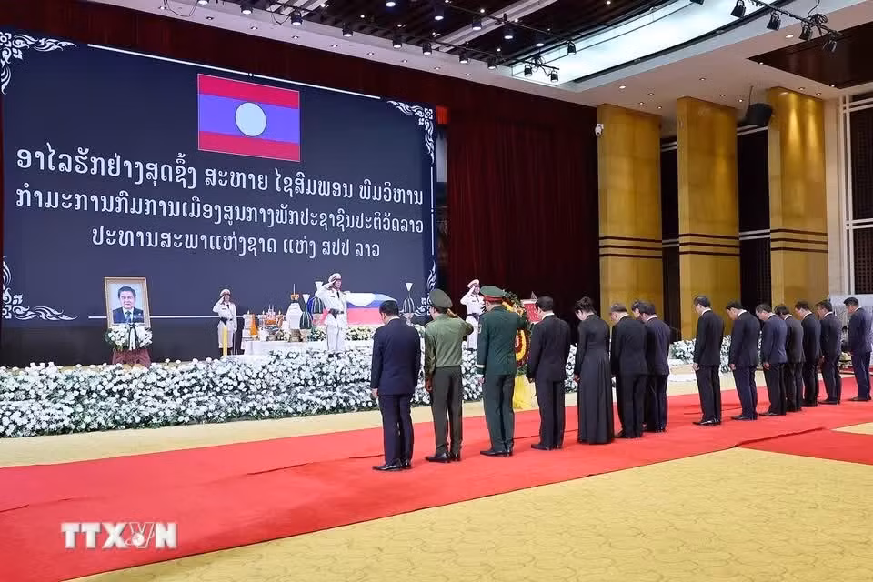 chu-tich-quoc-hoi-tran-thanh-man-vieng-chu-tich-quoc-hoi-lao4.jpg