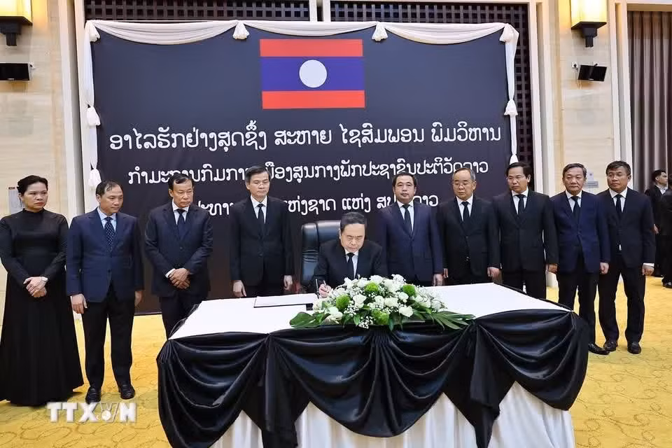 chu-tich-quoc-hoi-tran-thanh-man-vieng-chu-tich-quoc-hoi-lao8.jpg