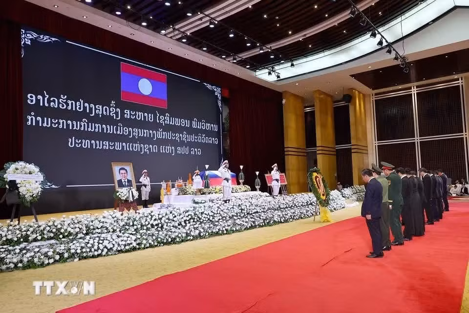 chu-tich-quoc-hoi-tran-thanh-man-vieng-chu-tich-quoc-hoi-lao11.jpg