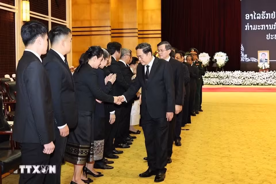 chu-tich-quoc-hoi-tran-thanh-man-vieng-chu-tich-quoc-hoi-lao7.jpg