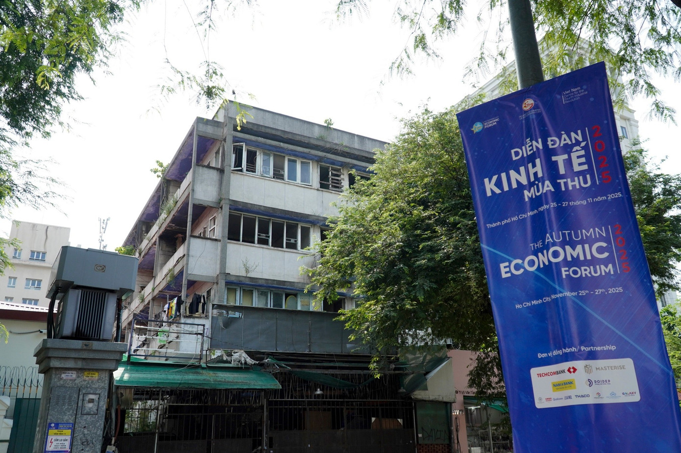 Tuy nhiên, Sở Xây dựng TP.HCM đã có văn bản kiến nghị đưa chung cư này ra ngoài danh sách công trình cải tạo, di dời và tháo dỡ để xây dựng mới chung cư được xây dựng trước năm 1975.