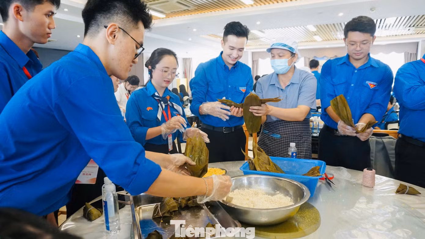 tp-giao-luu-viet-trung-2.jpg