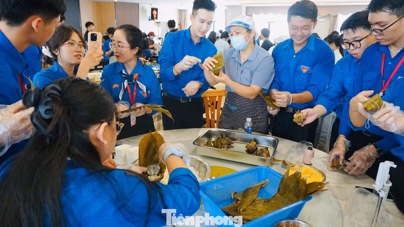 tp-giao-luu-viet-trung-3.jpg