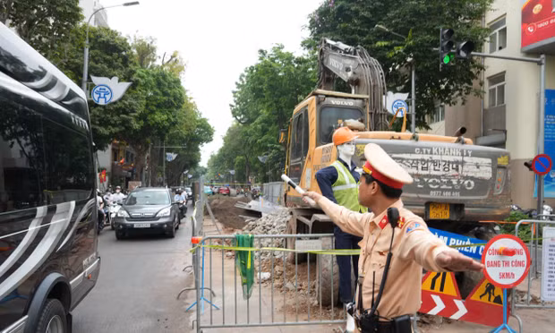 Hà Nội có 62 vị trí rào chắn thi công, CSGT khuyến cáo người dân
