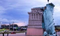 Tượng 'Nữ thần Tự do' sụp đổ trong cơn bão dữ dội 