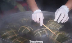 Làng bánh chưng xứ Nghệ đỏ lửa xuyên đêm