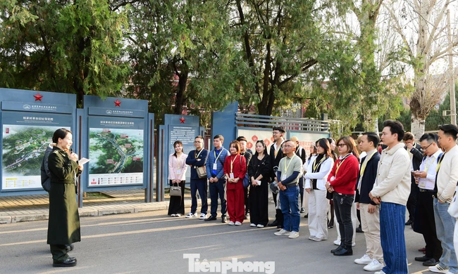 Đoàn đại biểu Việt Nam thăm ‘thủ đô cách mạng' của Trung Quốc