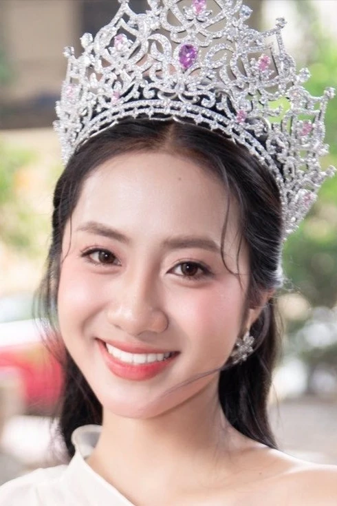 Lịch trình bận rộn của Hoa hậu Hà Trúc Linh, Á hậu Châu Anh, Vân Nhi ở Hà Nội