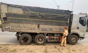 Cảnh sát giao thông Hà Nội xử lý hơn 900 xe tải vi phạm trong 12 ngày