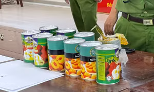 Hơn 1 tấn cần sa được tuồn từ nước ngoài về Việt Nam bằng cách nào?