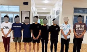 Hà Nội: Khởi tố 8 đối tượng ném vỏ chai bia vào người đi đường