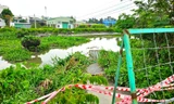 Mưa lớn, nước dâng, cầu dân sinh ở TPHCM bị cuốn trôi