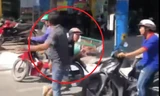 [CLIP] Tài xế ô tô tải và xe máy ‘choảng nhau’ sau va quẹt trên đường