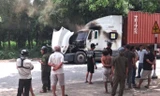 Nghi án người đàn ông đâm trọng thương đôi nam nữ rồi lên cabin xe tự thiêu