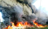 Lửa ngùn ngụt bao trùm nhà xưởng công ty gỗ ở TPHCM