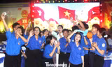 Ca sĩ Duyên Quỳnh 'cháy' hết mình tại Ngày hội cử tri trẻ ở TPHCM