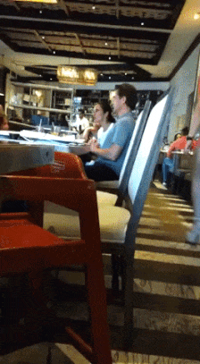 Khi một “chân dài” lướt qua và ánh nhìn của bạn bị người yêu “bắt quả tang”.