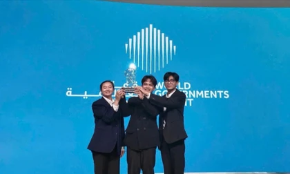 Nhóm tác giả được giải ở UAE