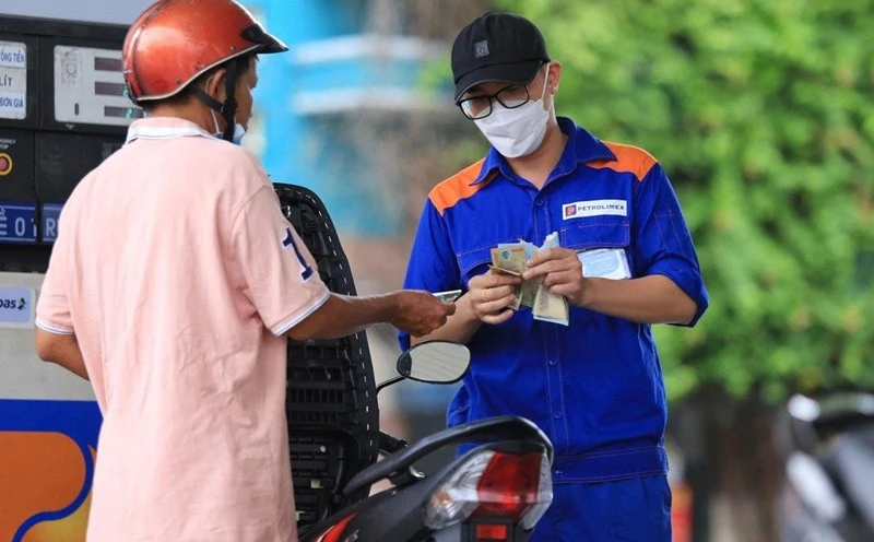 Doanh nghiệp được tự quyết định giá bán lẻ xăng dầu theo cơ chế thị trường mới