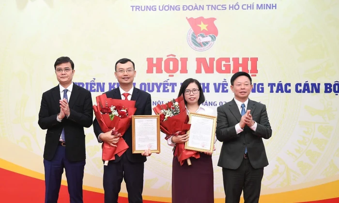 Trao quyết định bổ nhiệm hai Phó Tổng Biên tập Báo Tiền Phong