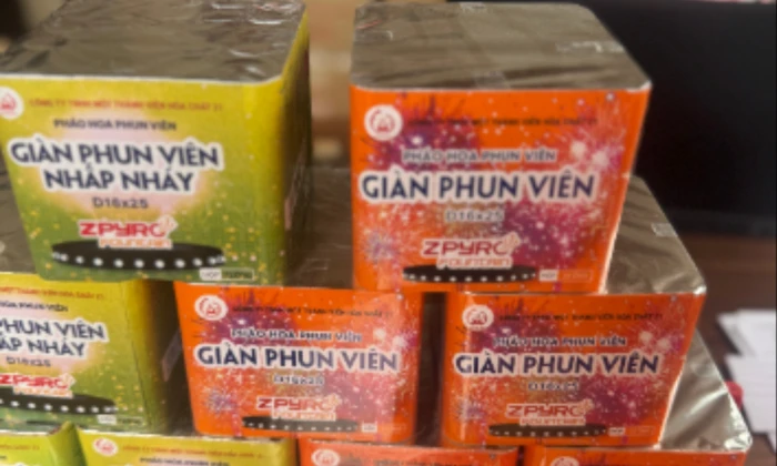 Mặt hàng pháo hoa của công ty 21 .