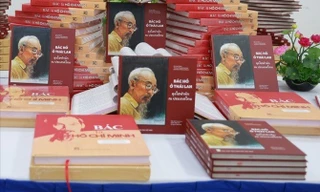 Ra mắt hai cuốn sách viết về Bác Hồ