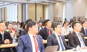 Anh Nguyễn Thái An, Phó Trưởng ban Công tác Đoàn, (ngoài cùng, bên trái) và các đại biểu tham gia hội nghịẢnh: Lưu Trinh 