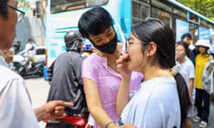 Học sinh Hà Nội trong kì thi tuyển sinh lớp 10, kì thi áp lực nhất trong 12 năm học Ảnh ĐỨC NGUYỄN