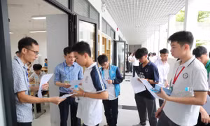 Thí sinh thi lớp 10 năm 2025 Ảnh: NHƯ Ý 