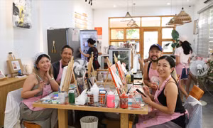Trải nghiệm workshop ngày càng được giới trẻ quan tâm, nhiều bạn trẻ cũng lựa chọn khởi nghiệp bằng cách bán những trải nghiệm “chữa lành”. Ảnh: Giang Thanh