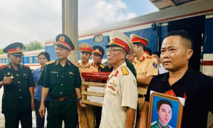 Hỗ trợ đưa hài cốt liệt sĩ về quê hương