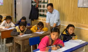 Lớp học tại khu vực miền núi khó khăn (ảnh minh họa)Ảnh: NGHIÊM HUÊ 