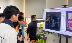 Thí sinh trải nghiệm khoa học công nghệ tại ngày hội tuyển sinh Ảnh: DƯƠNG TRIỀU