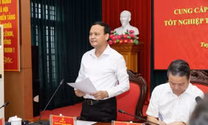 Lãnh đạo UBND tỉnh Tuyên Quang thông tin vụ việc gian lận tại điểm thi Trường THPT Chuyên Tuyên Quang Ảnh: ĐỨC ANH