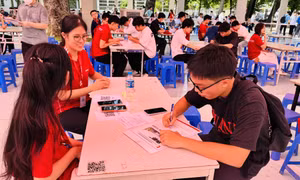 Sinh viên nhập học năm 2025-2026 tại Hà Nội Ảnh: NGHIÊM HUÊ