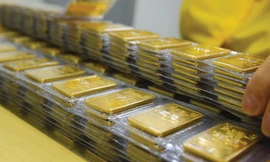 Giá vàng SJC tiến sát đỉnh lịch sử 