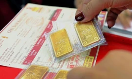 Giá vàng vẫn 'neo' cao và hơn thế giới khoảng 15 triệu đồng/lượng
